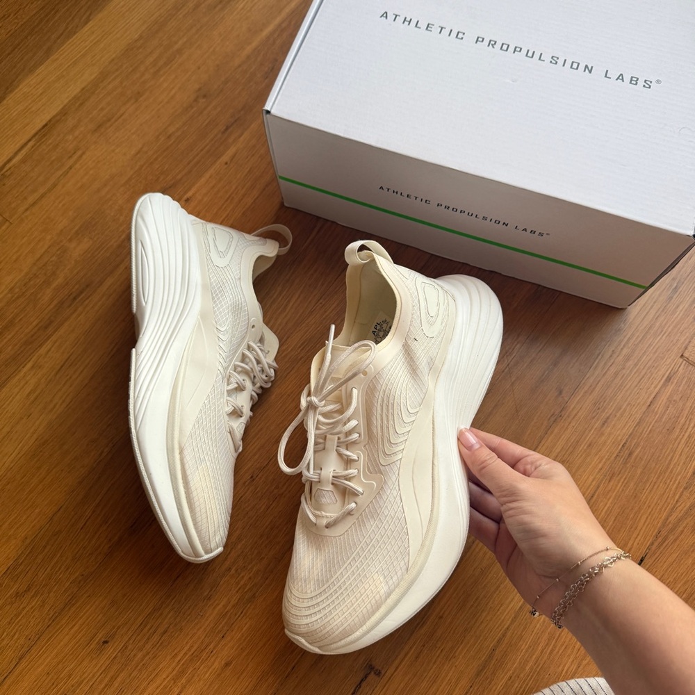 APL Women's White Athletic Streamline Shoes NEW